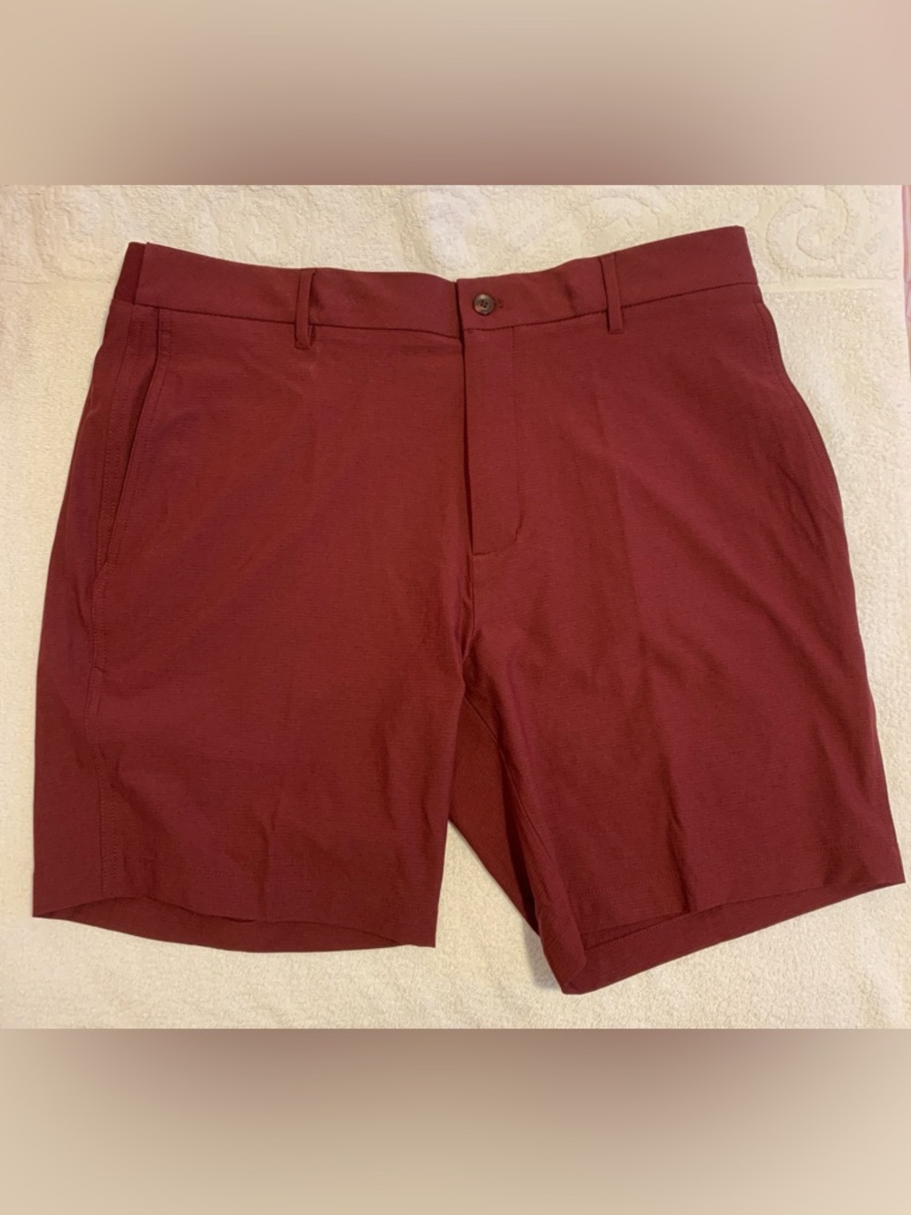 Men’s Walter Hagen maroon golf shorts! 9” inseam / 36 waist